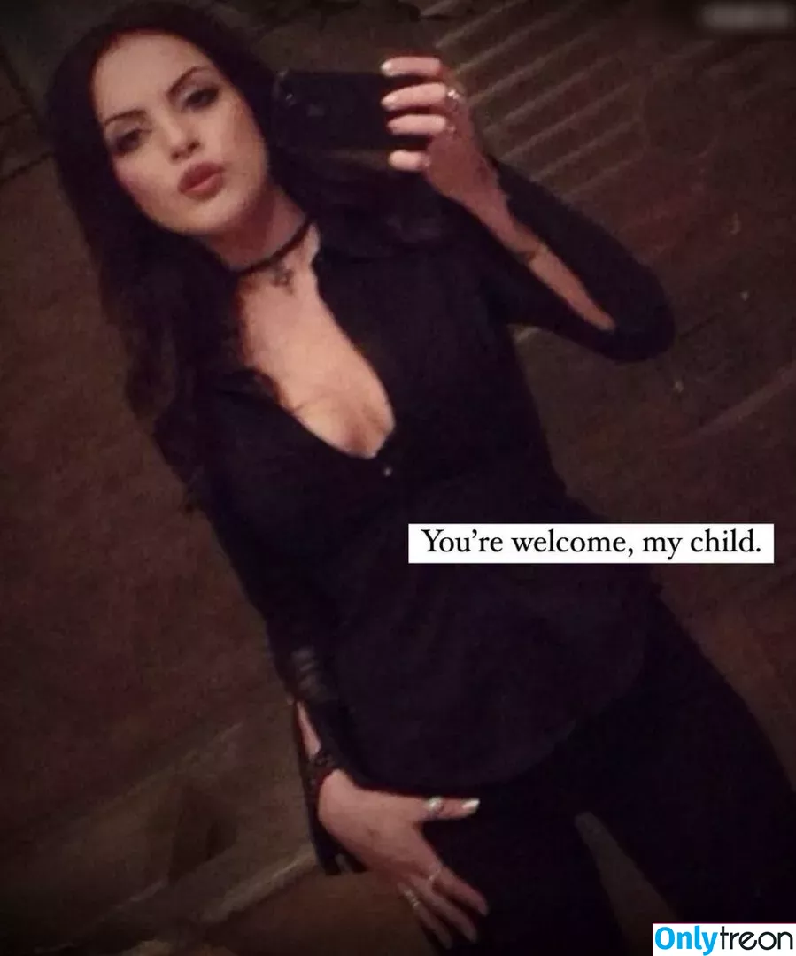Elizabeth Gillies nude photo #0187 (lizgillz)