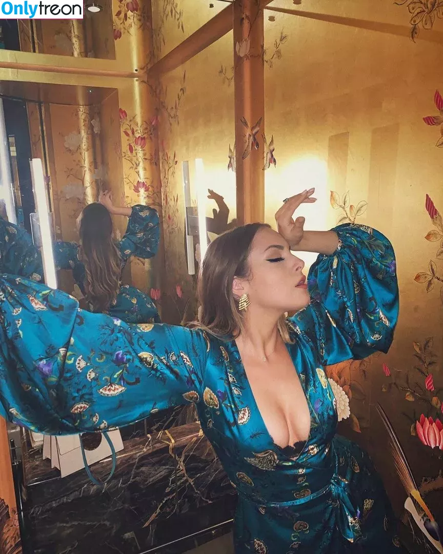 Elizabeth Gillies голая photo #0251 (lizgillz)