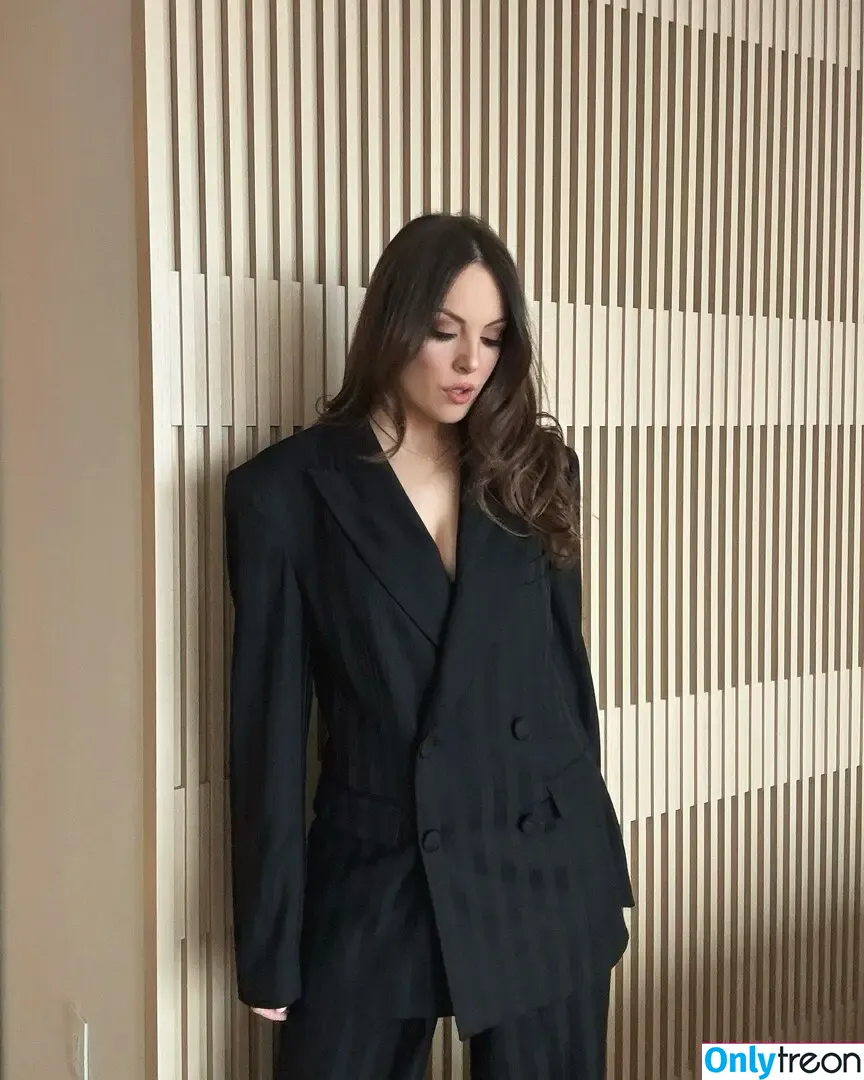 Elizabeth Gillies nude photo #0446 (lizgillz)
