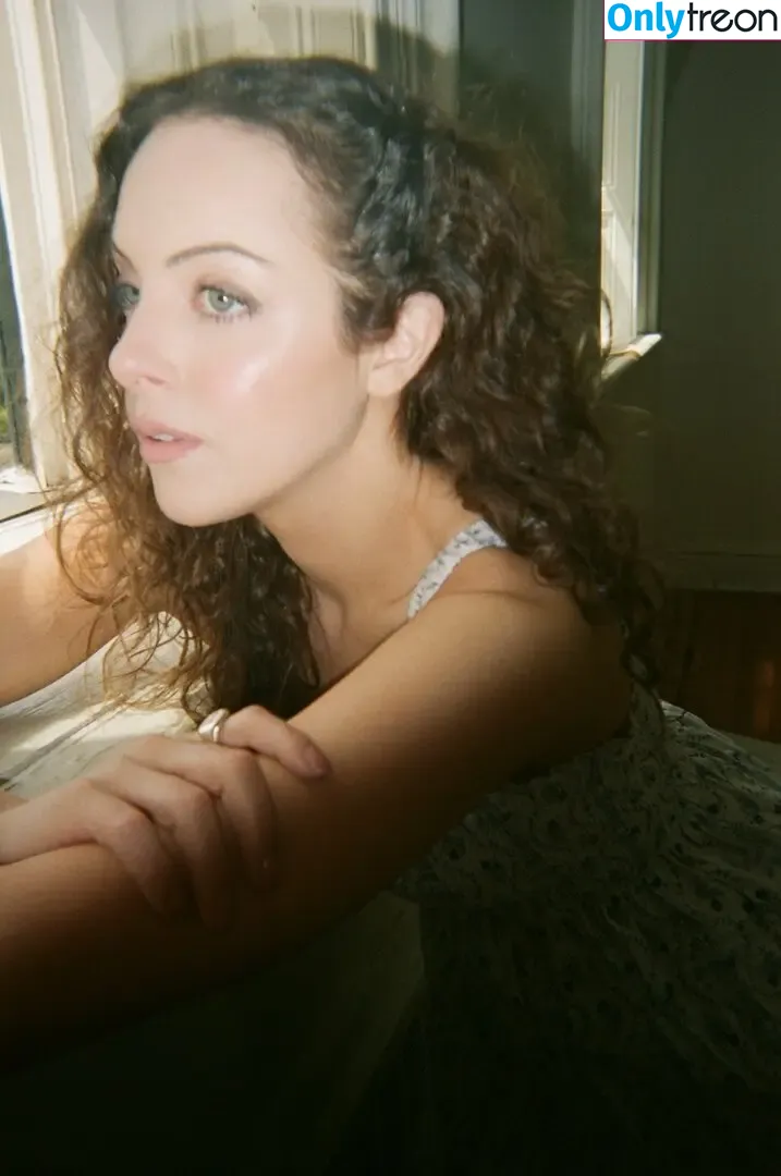 Elizabeth Gillies nude photo #0490 (lizgillz)