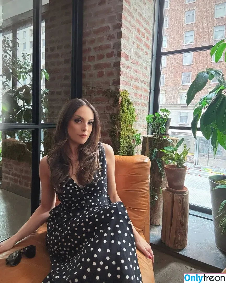 Elizabeth Gillies nude photo #0501 (lizgillz)