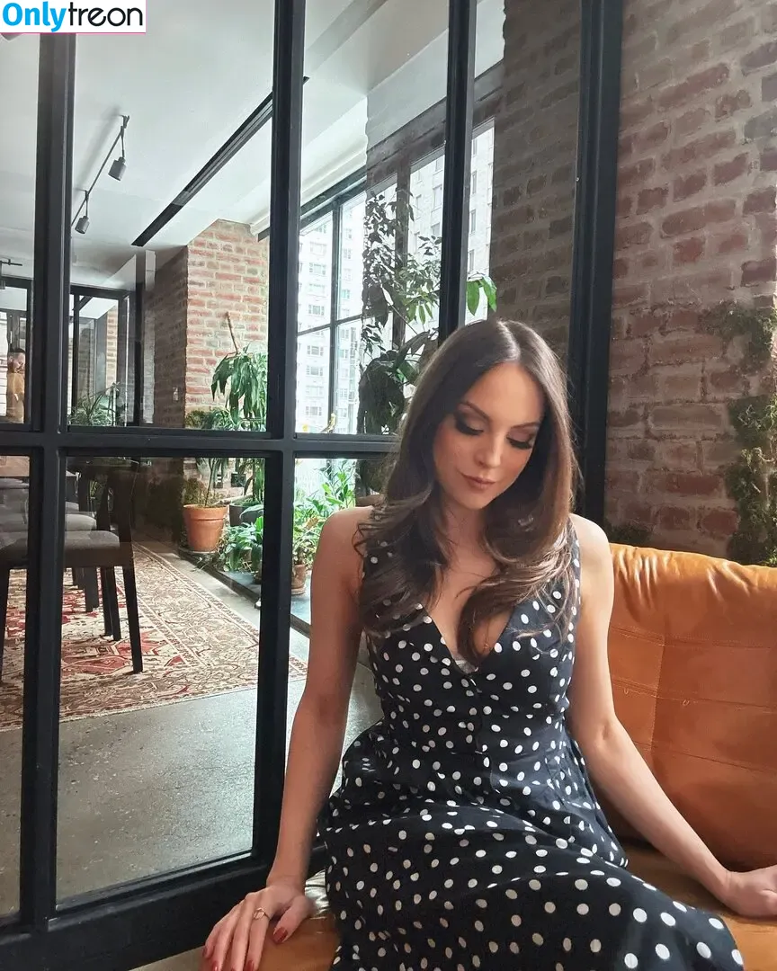 Elizabeth Gillies nude photo #0523 (lizgillz)