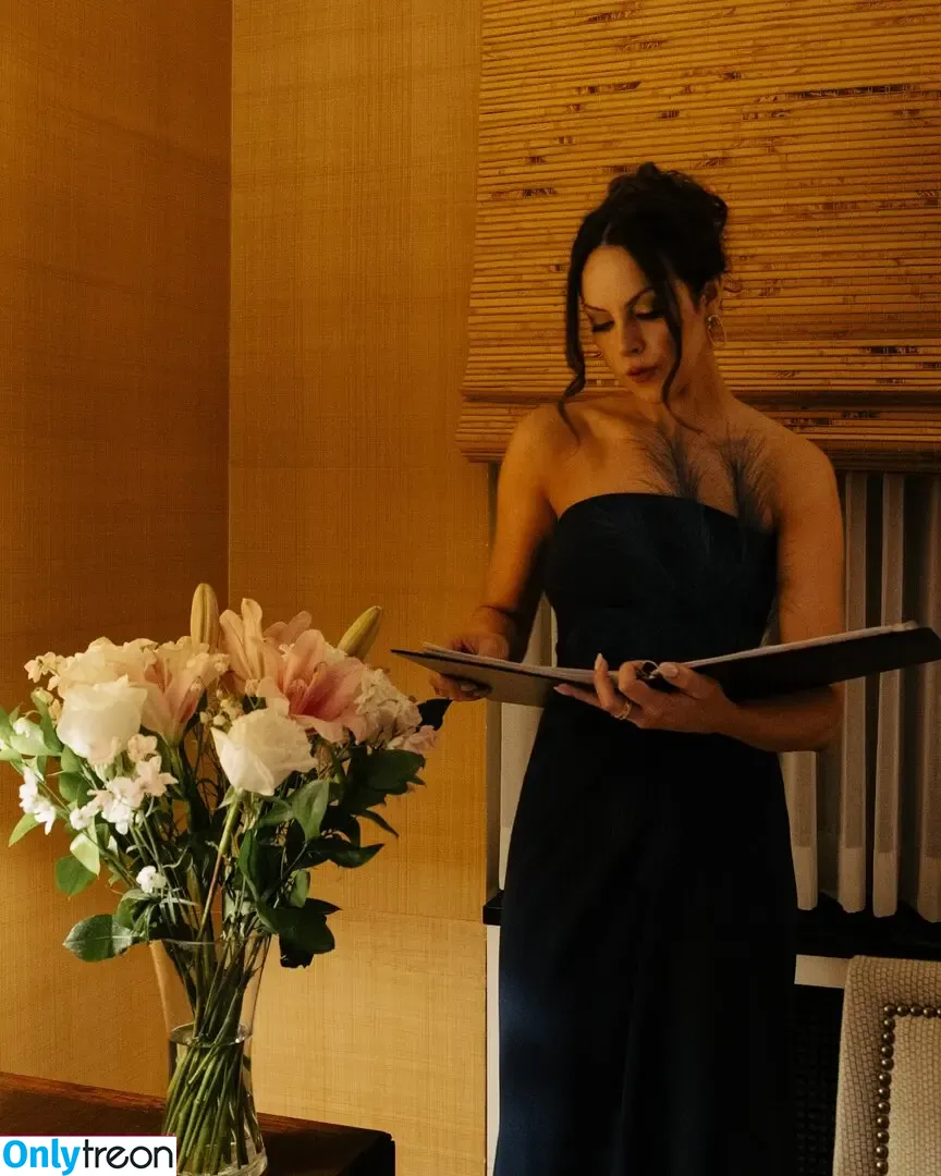 Elizabeth Gillies nude photo #0525 (lizgillz)