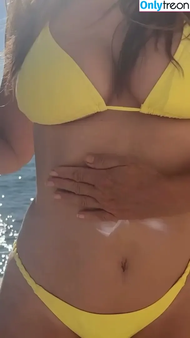 Elizabeth Jane Hurley nude photo #0200 (ElizabethHurley / elizabethhurleybeach)