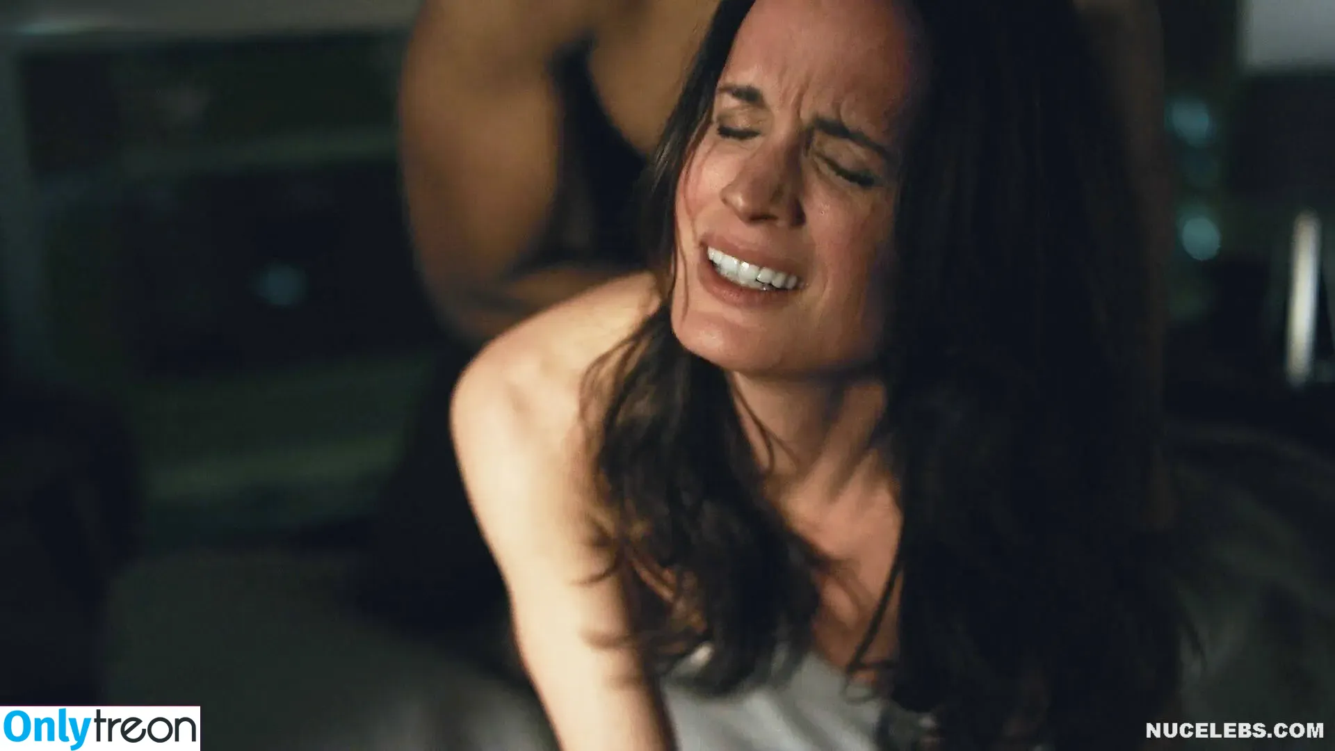 Elizabeth Reaser nude photo #0015 (elizabethreaser)