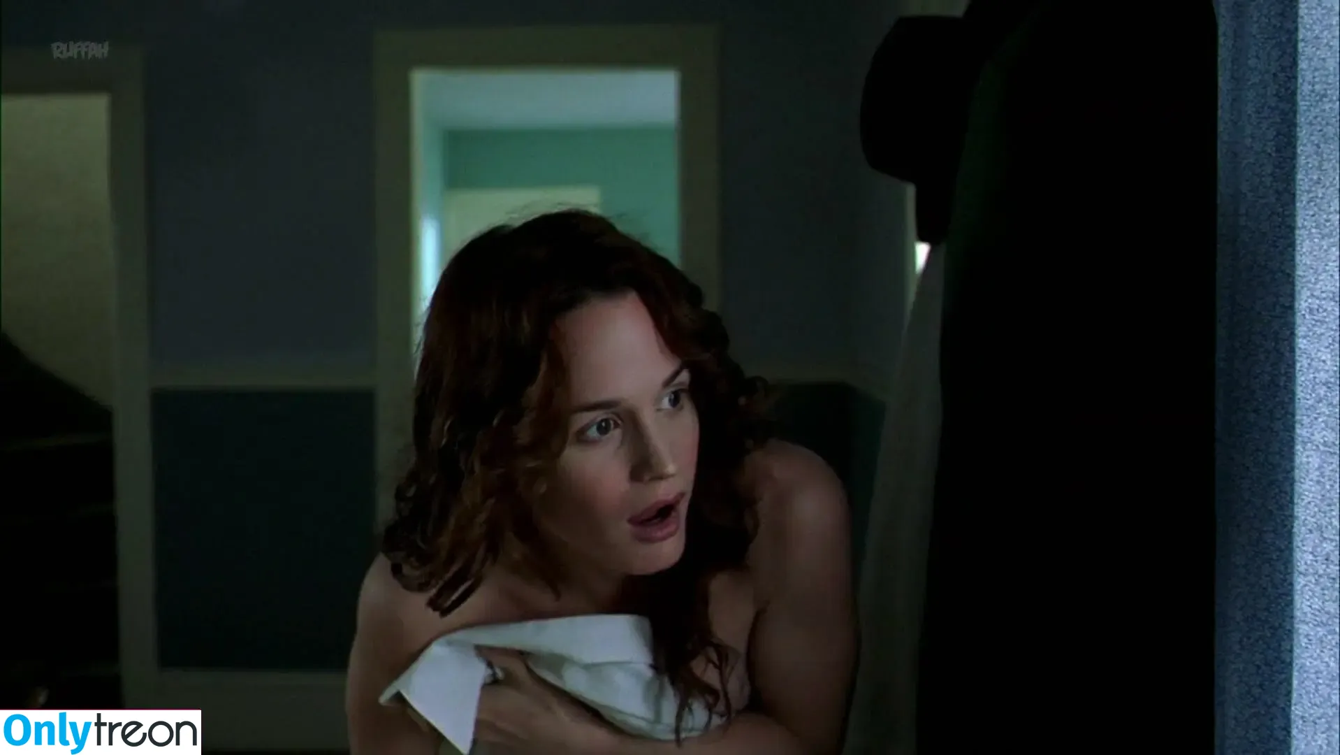 Elizabeth Reaser nude photo #0024 (elizabethreaser)