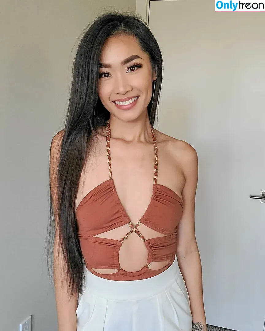 Elizabeth Tran nude photo #0011 (ImElizabethTran / elizabethtran / elizabethtran626)