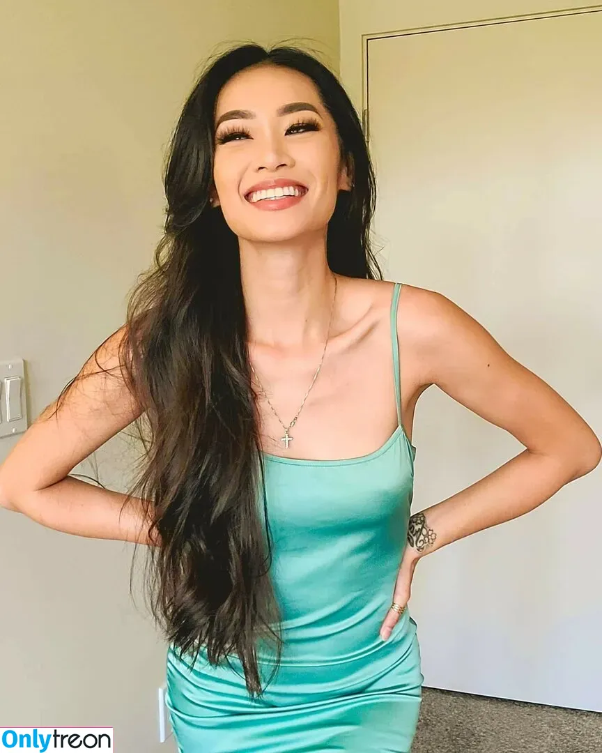 Elizabeth Tran nude photo #0035 (ImElizabethTran / elizabethtran / elizabethtran626)