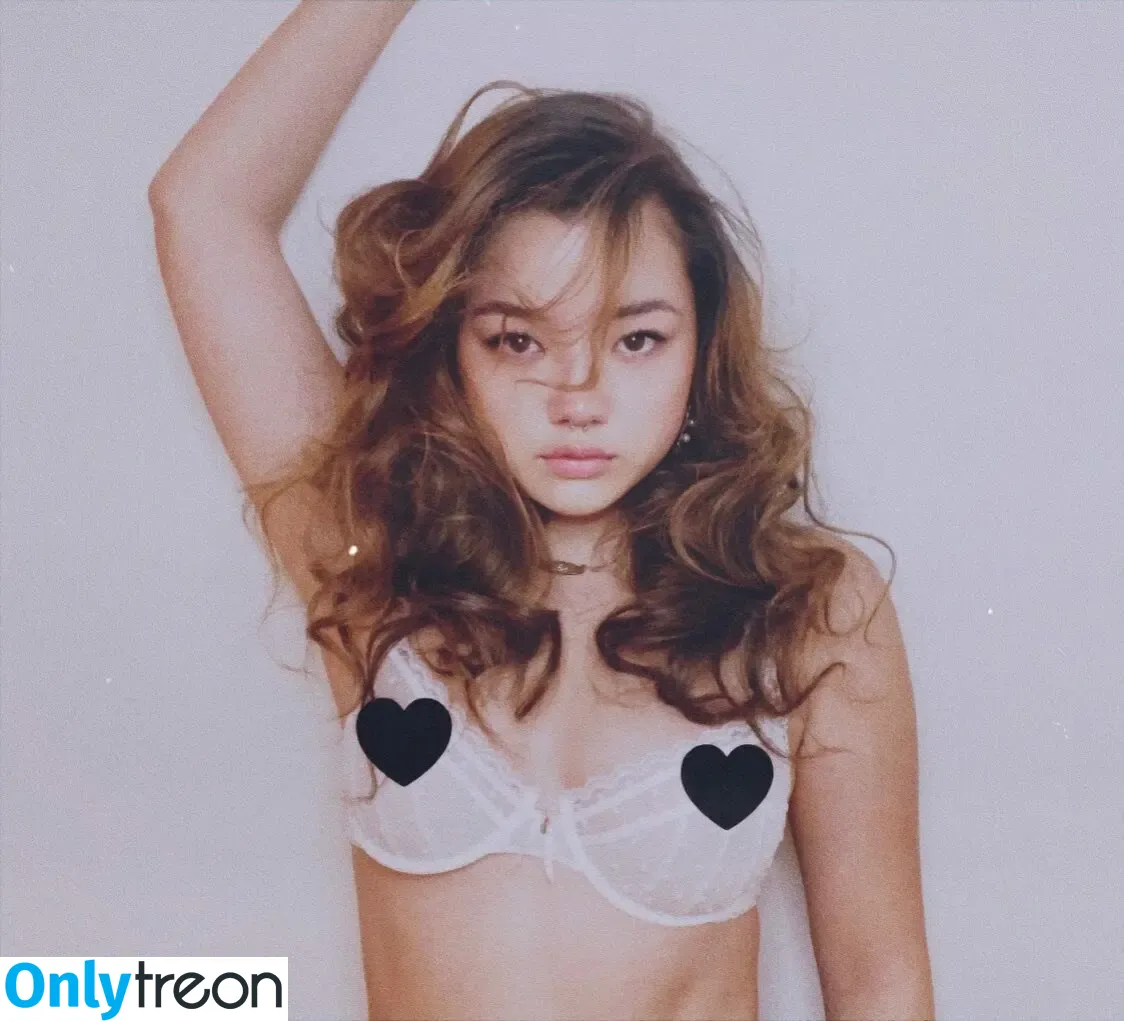 Elizabeth Yu nude photo #0001 (Lizzy Yu / lizz.yu)
