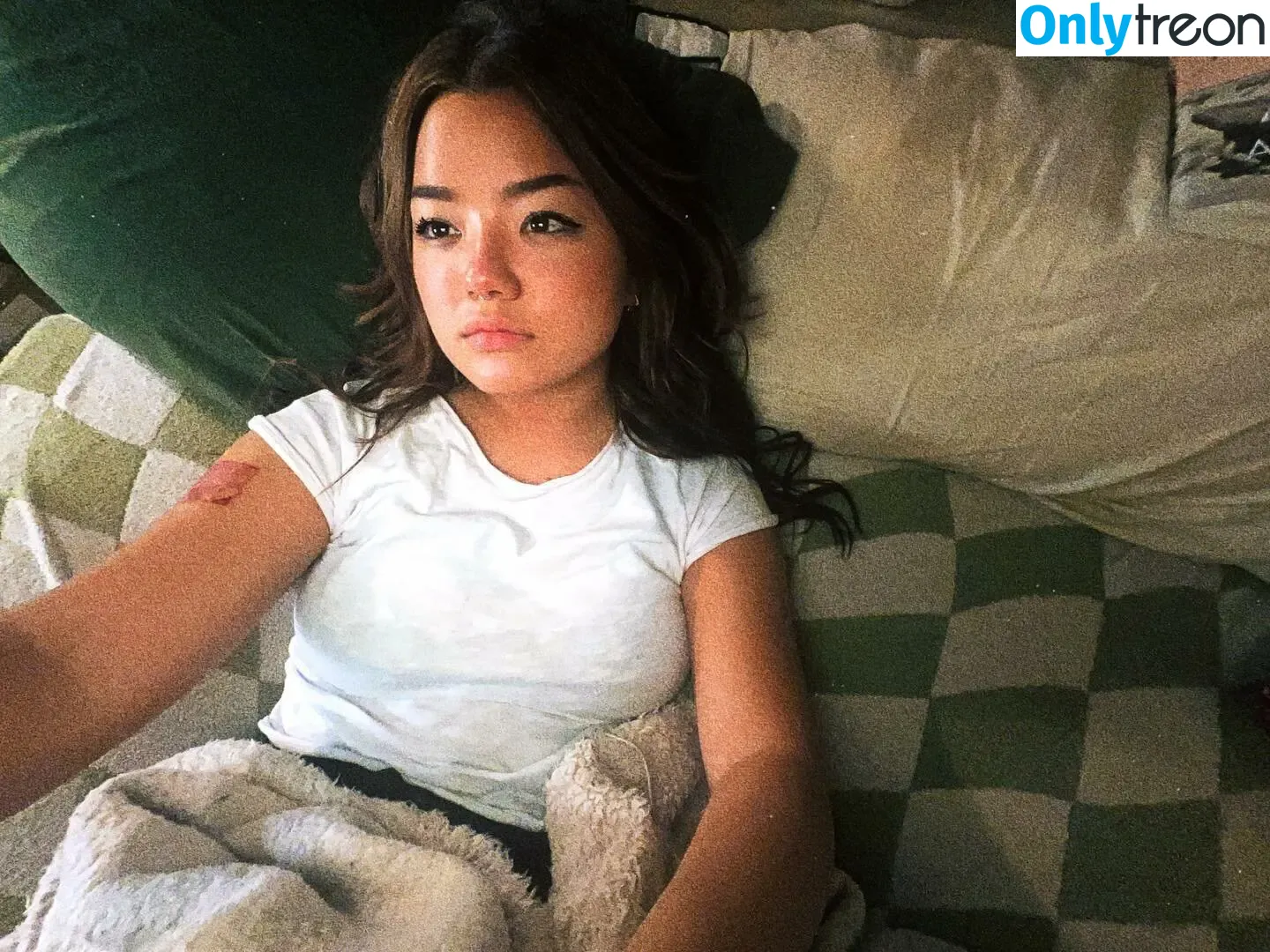 Elizabeth Yu nude photo #0003 (Lizzy Yu / lizz.yu)