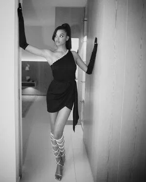 Ella Balinska / ellabalinska nude photo #0008