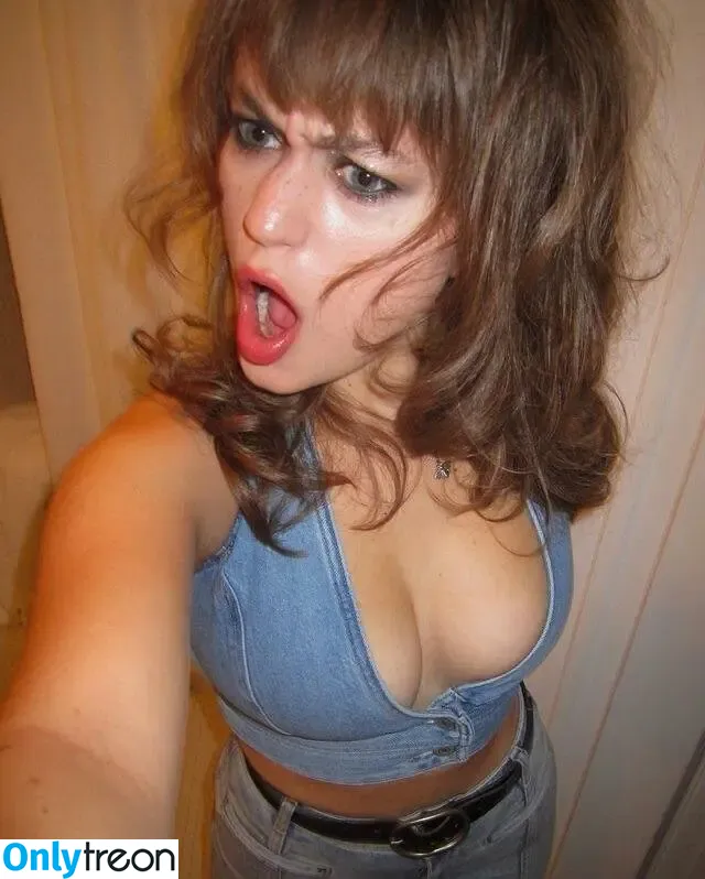 Ella Ballentine nude photo #0008 (ellaballentine)