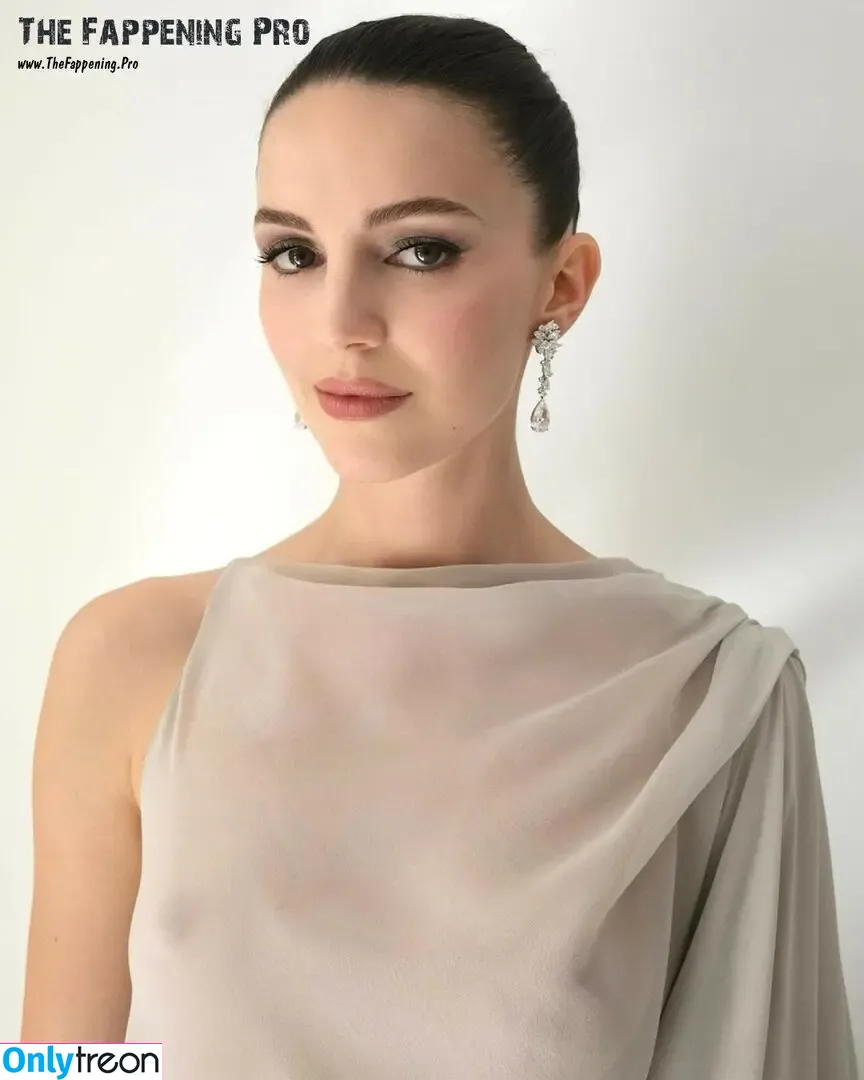 Ella Hunt голая photo #0276 (EllaHunt)