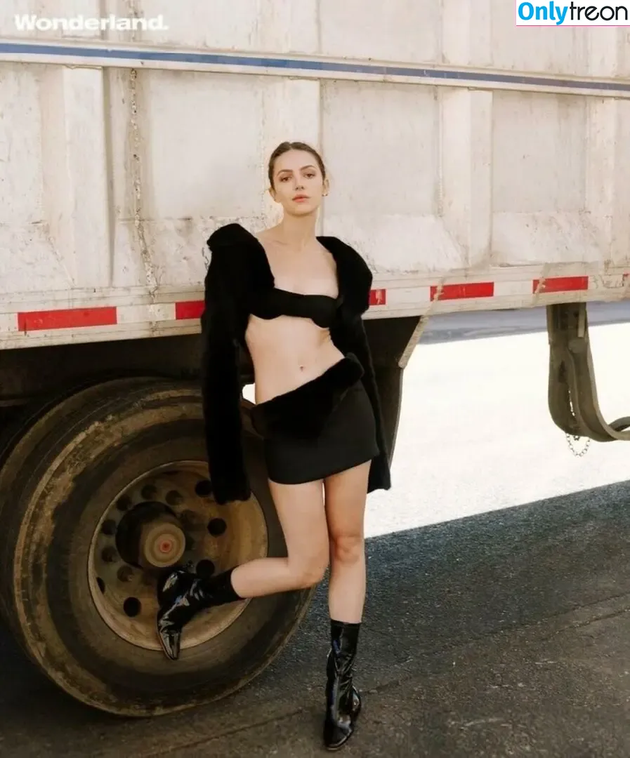 Ella Hunt голая photo #0279 (EllaHunt)