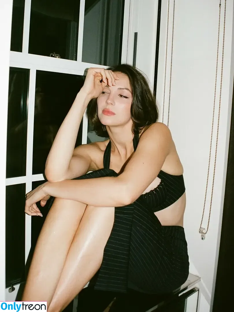 Ella Hunt голая photo #0285 (EllaHunt)