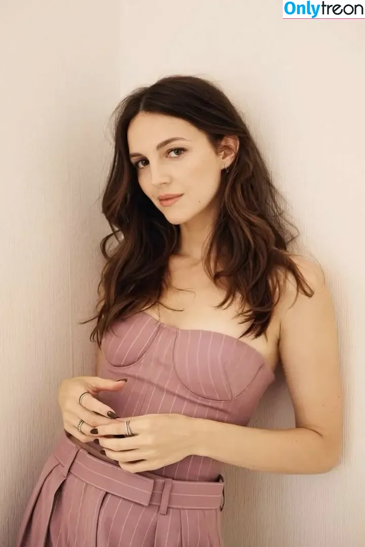 Ella Hunt голая photo #0286 (EllaHunt)