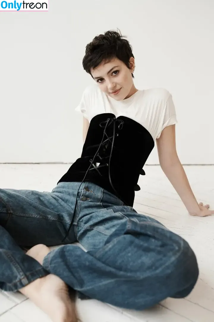 Ella Hunt голая photo #0293 (EllaHunt)