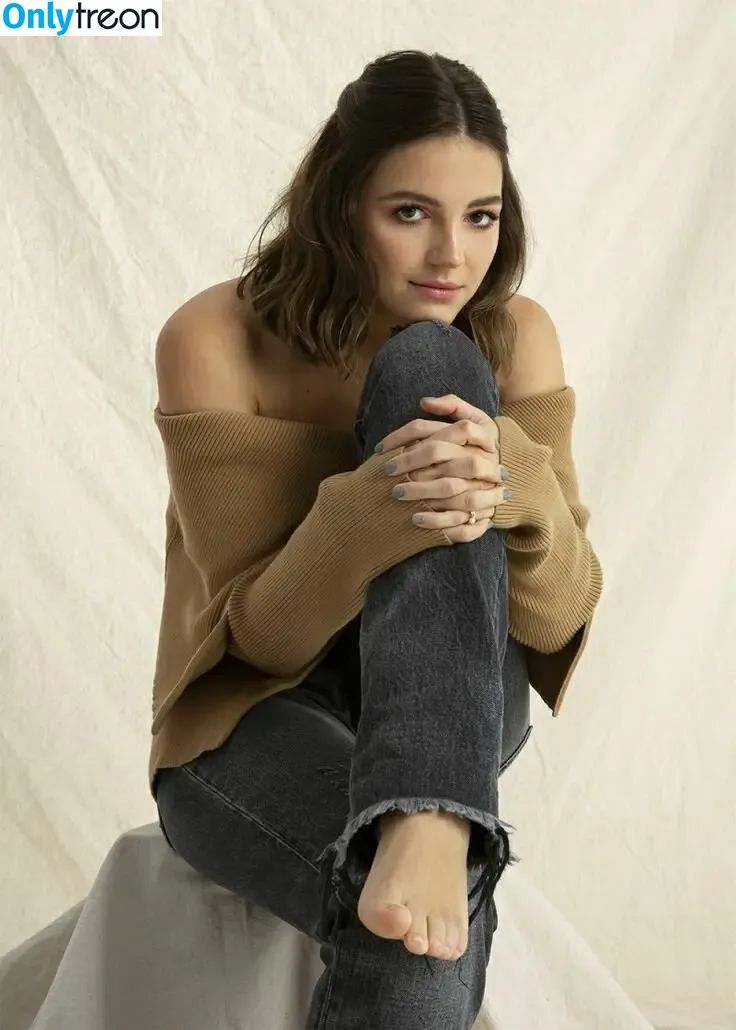 Ella Hunt голая photo #0294 (EllaHunt)