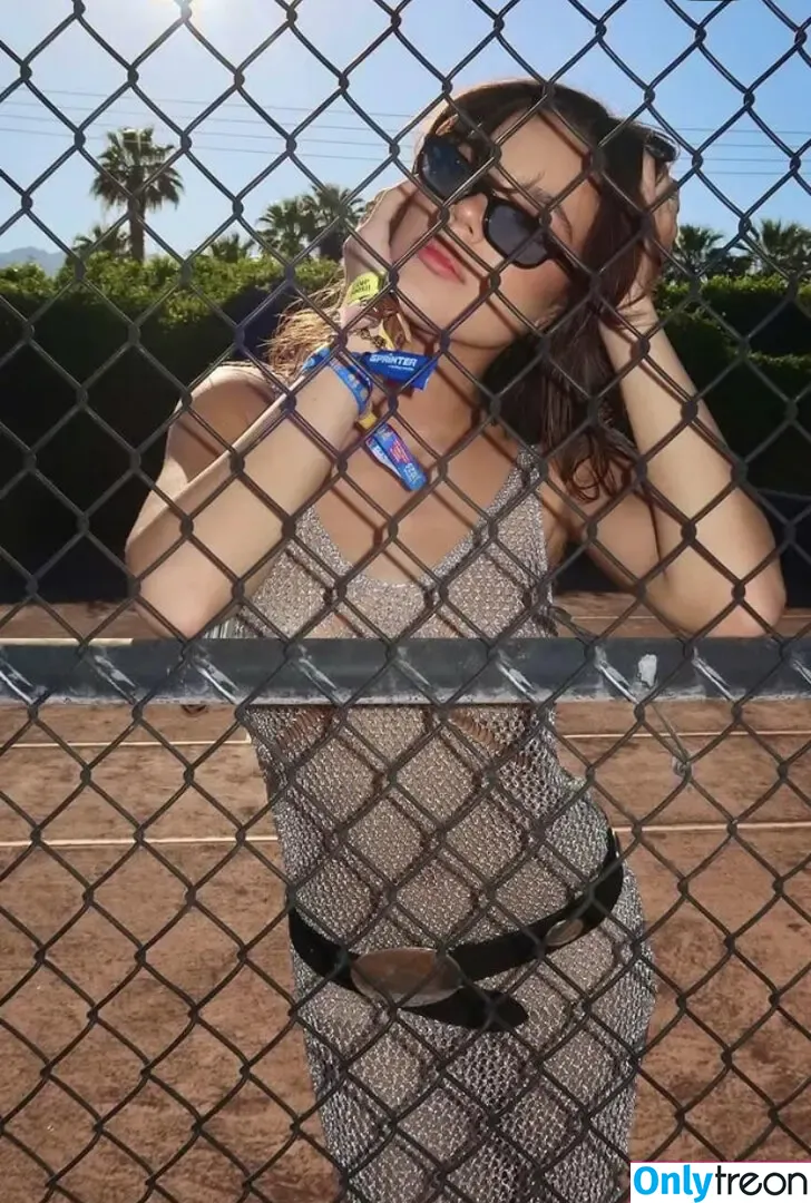 Ella Mendelsohn nude photo #1190 (ellamendelsohn)