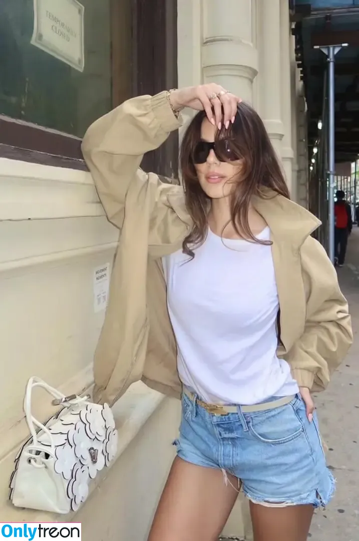 Ella Mendelsohn голая photo #1257 (ellamendelsohn)