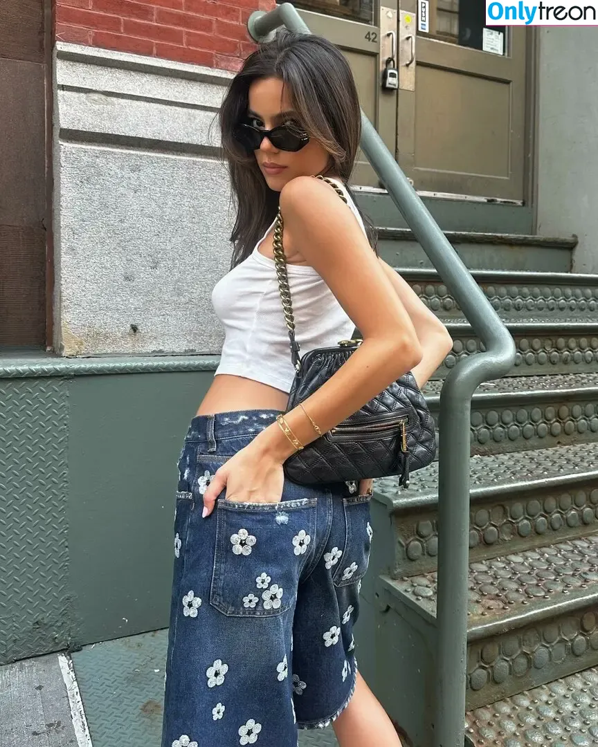 Ella Mendelsohn nude photo #1289 (ellamendelsohn)