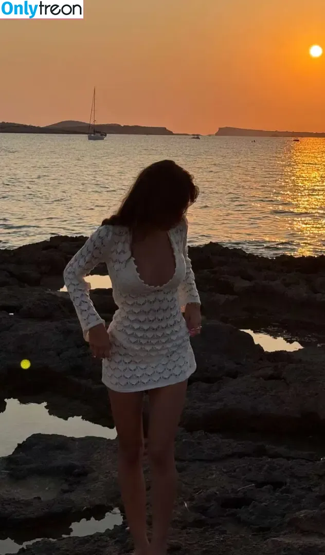 Ella Mendelsohn nude photo #1776 (ellamendelsohn)