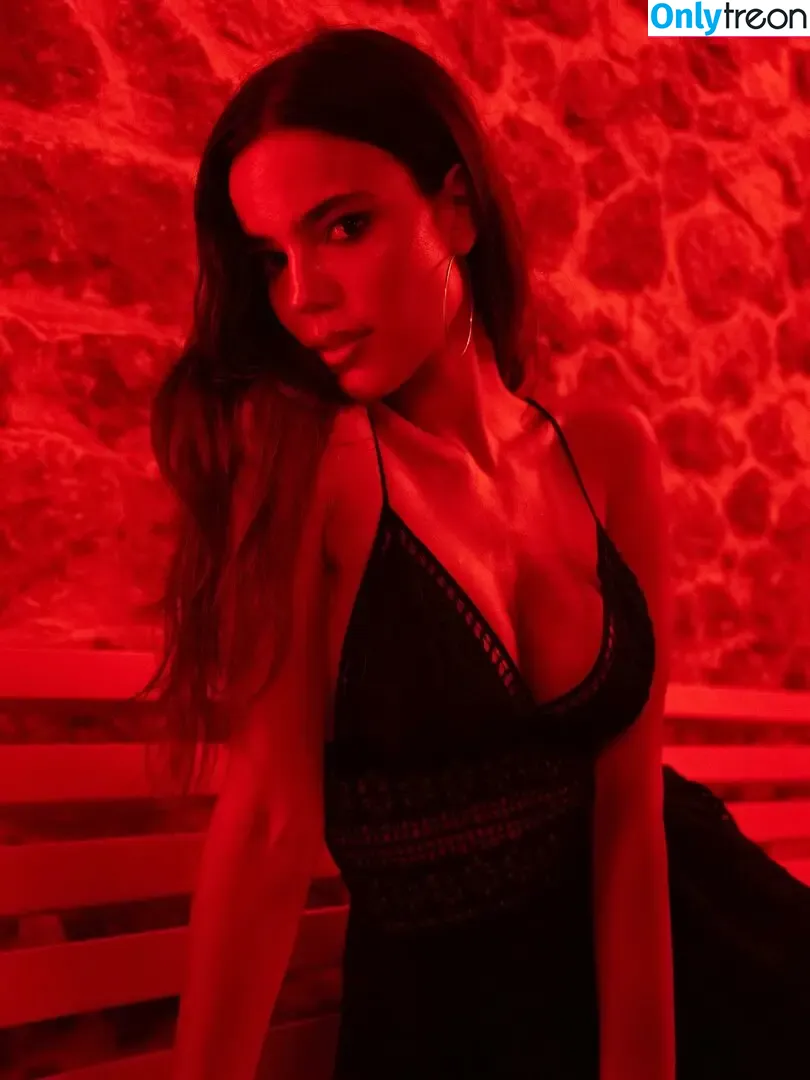 Ella Mendelsohn nude photo #1793 (ellamendelsohn)