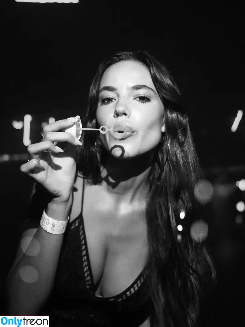 Ella Mendelsohn голая photo #1794 (ellamendelsohn)