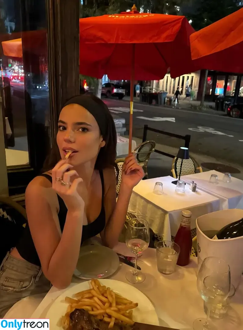 Ella Mendelsohn голая photo #1960 (ellamendelsohn)