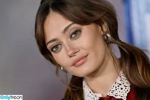 Ella Purnell / GRAYLINGPURNELL / ella_purnell nude photo #0784