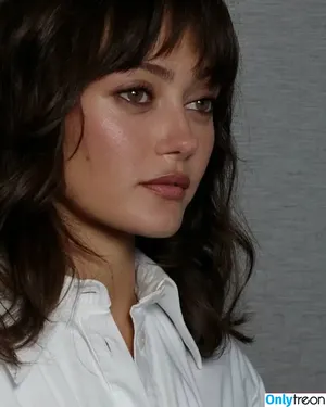 Ella Purnell / GRAYLINGPURNELL / ella_purnell nude photo #0831
