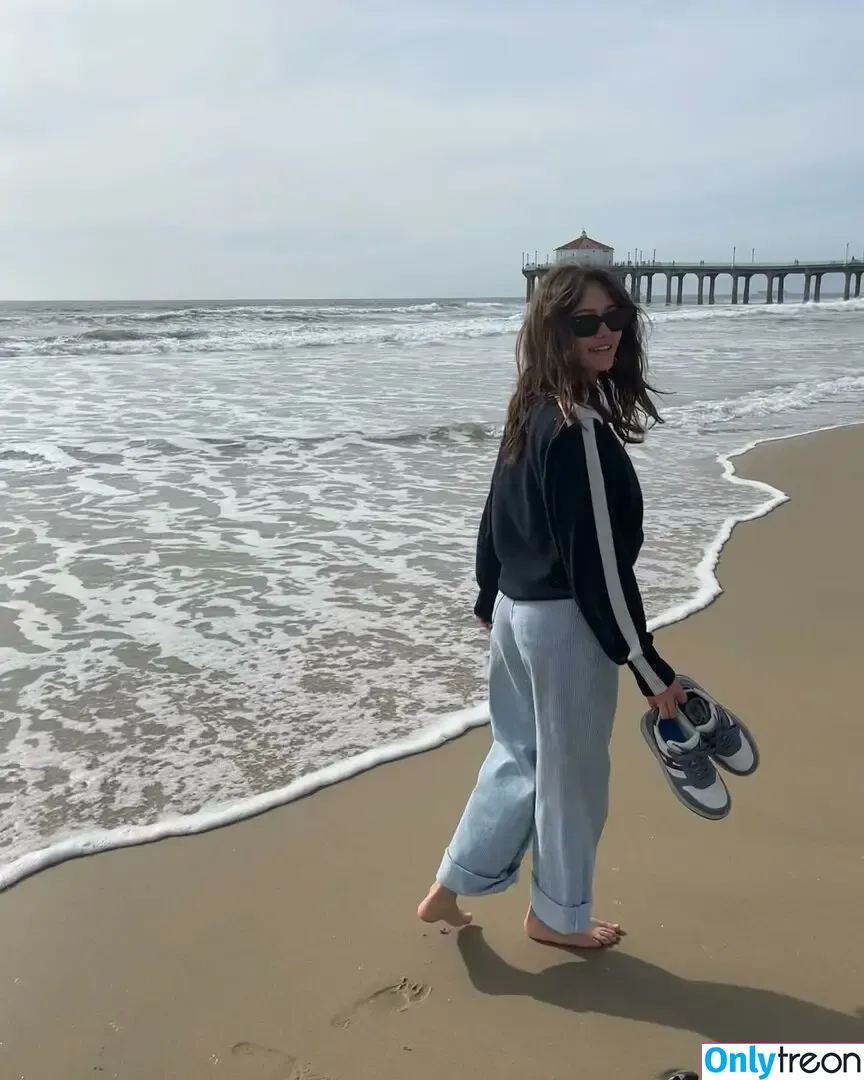 Ella Purnell nude photo #0820 (GRAYLINGPURNELL / ella_purnell)