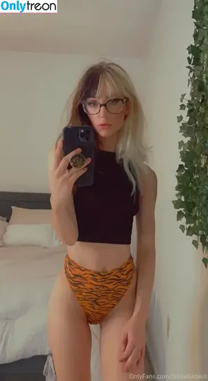 elladevilfree / elladevillee nude photo #0016