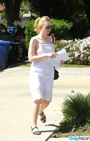 Elle Fanning / ellefanning фото голая #2656
