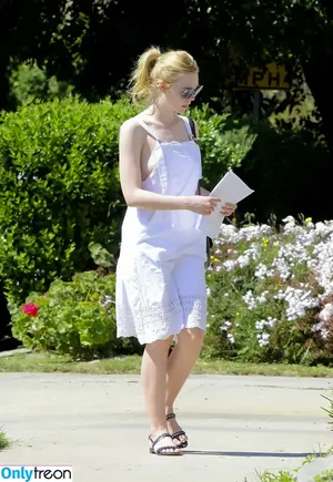 Elle Fanning / ellefanning фото голая #2672