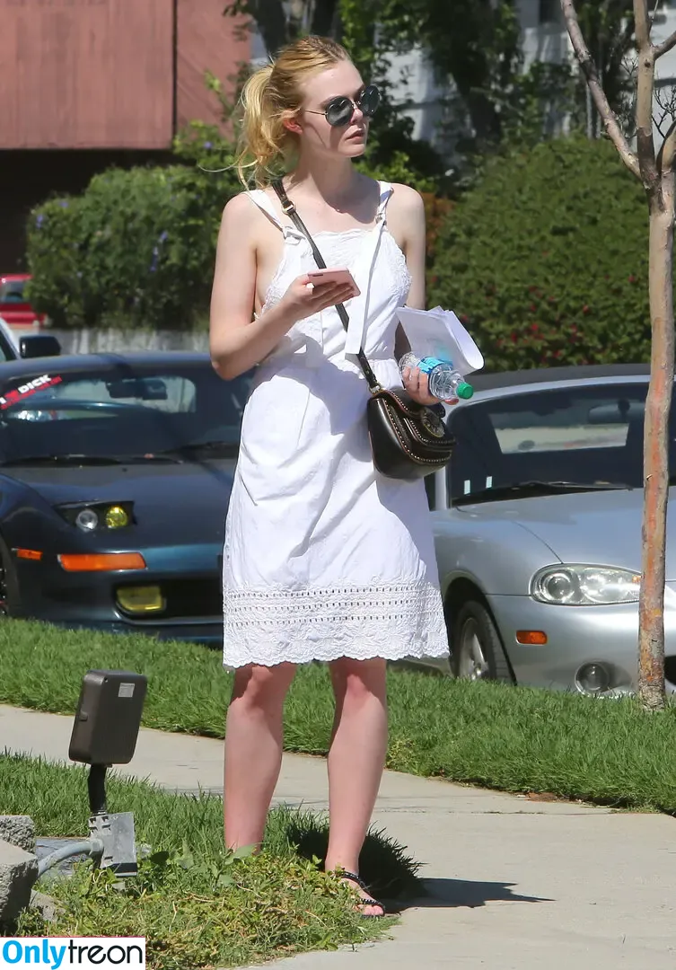 Elle Fanning голая photo #2666 (ellefanning)