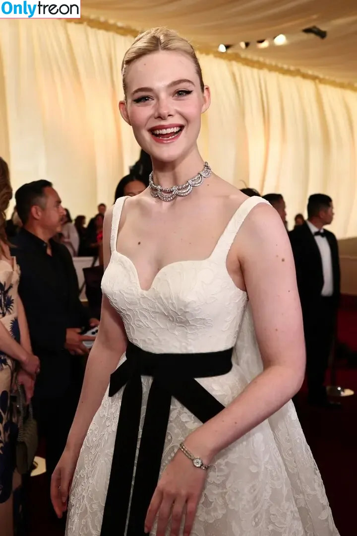 Elle Fanning голая photo #2798 (ellefanning)