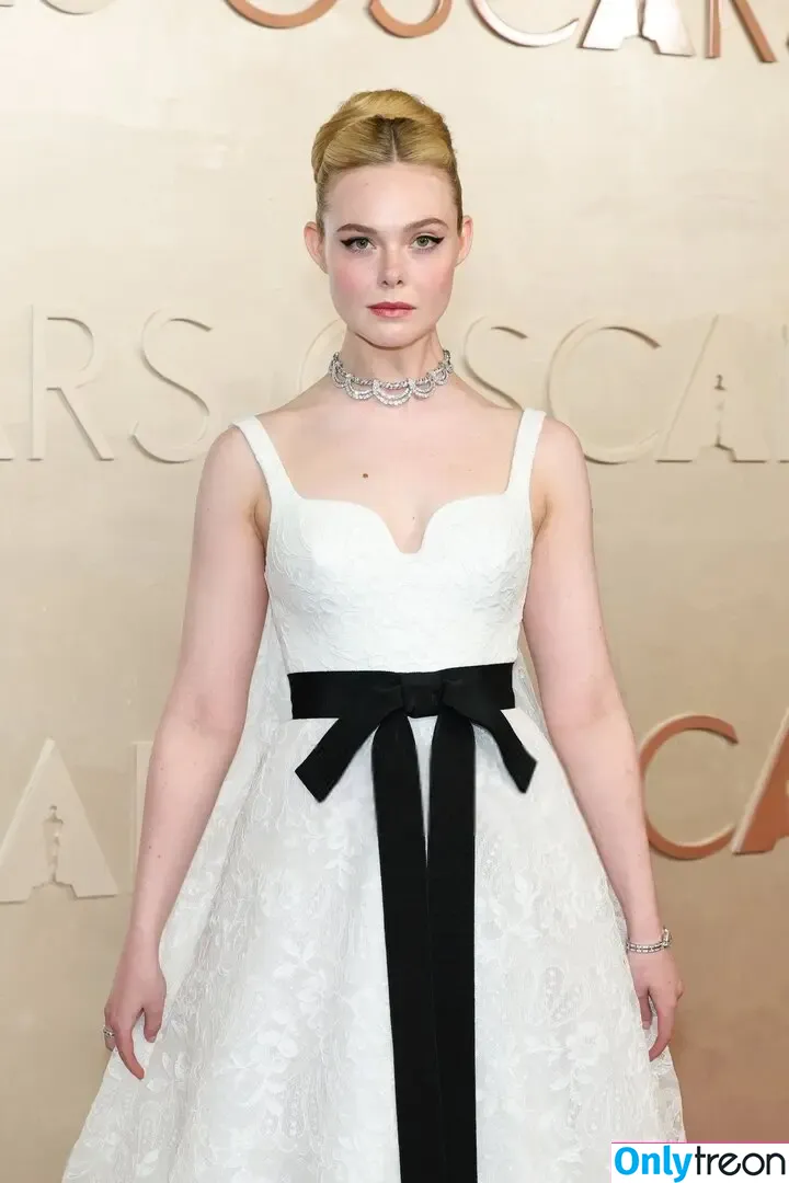 Elle Fanning голая photo #2803 (ellefanning)