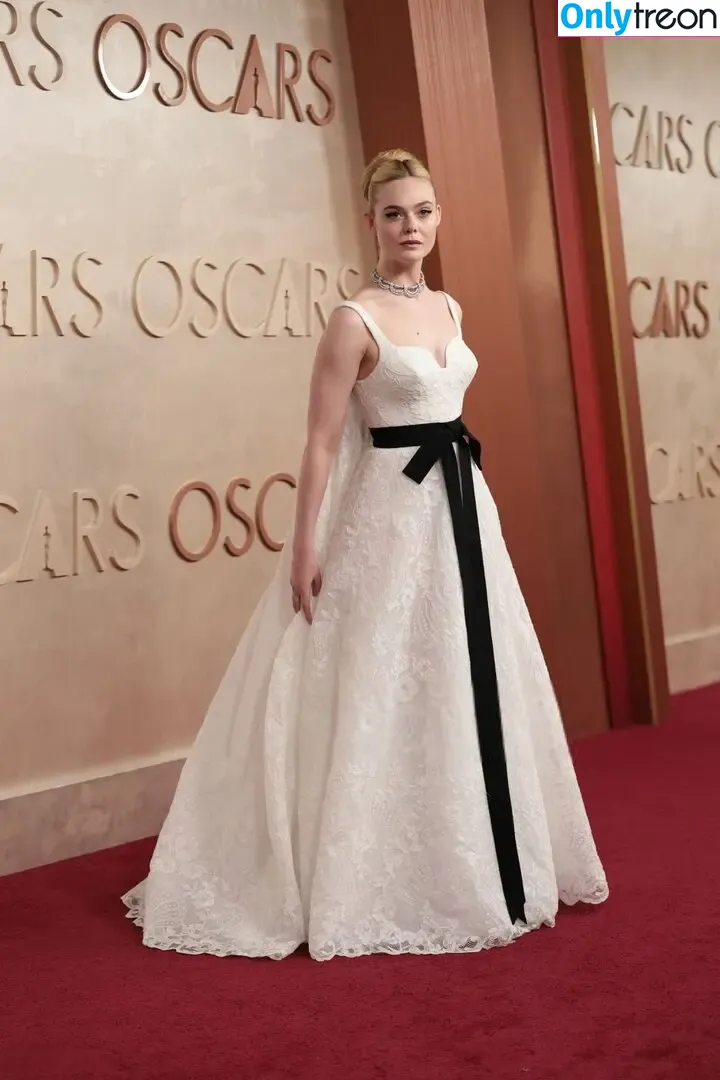 Elle Fanning голая photo #2806 (ellefanning)