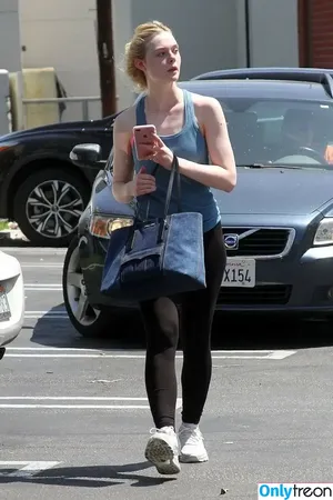 Elle Fanning / ellefanning nude photo #3183