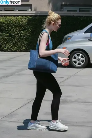 Elle Fanning / ellefanning nude photo #3188