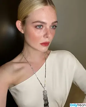 Elle Fanning / ellefanning nude photo #3201