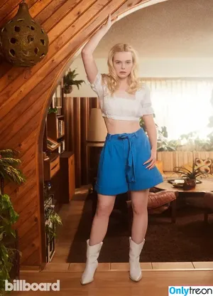 Elle Fanning / ellefanning nude photo #3209