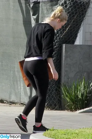 Elle Fanning / ellefanning nude photo #3218