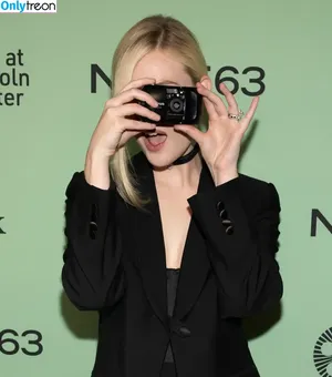 Elle Fanning / ellefanning nude photo #3260