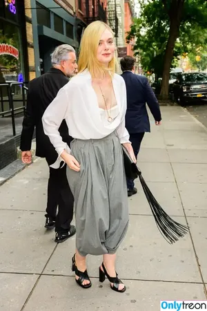 Elle Fanning / ellefanning nude photo #3281