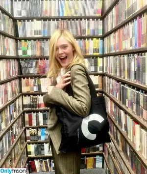 Elle Fanning / ellefanning nude photo #3302