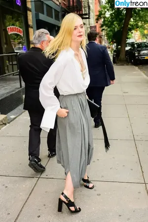 Elle Fanning / ellefanning nude photo #3306