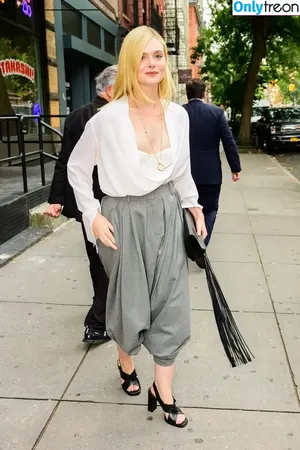Elle Fanning / ellefanning nude photo #3307