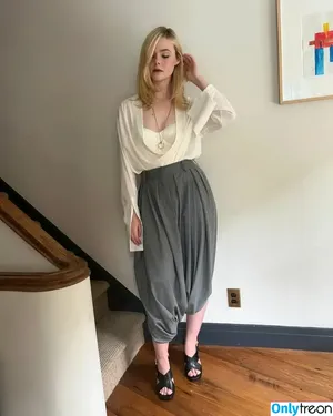 Elle Fanning / ellefanning nude photo #3348